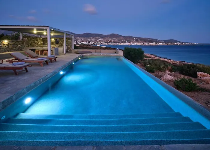 Luxury Seafront Villa *