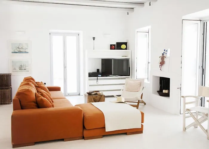 Luxury Seafront Villa *